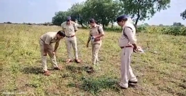 जुलवानिया; एसपी ने किया मौका मुआयना, सिर कटी युवती की लाश मिलने का मामला 1 IMG 20221018 155947