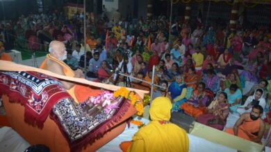 GEETA BHAWAN ME SAMBHODITH KARTE SHANKRACHRYA