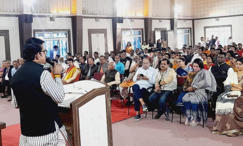 ved mahotsav ki baithak ko sambodhit karte sansad lanlwani