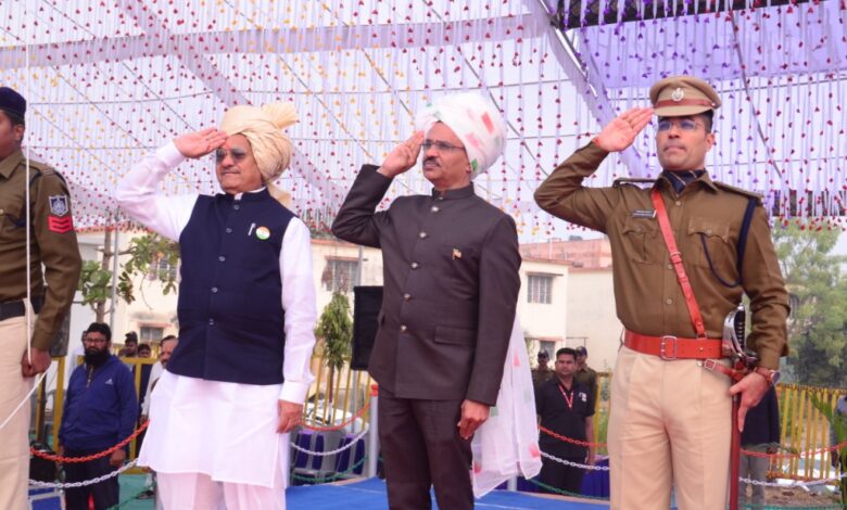 बड़वानी में गणतंत्र दिवस परेड की सलामी केबिनेट मंत्री श्री प्रेमसिंह पटेल द्वारा ली गई 1 DSC 0272