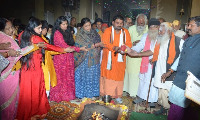खाड़ी के प्राचीन मंदिर में सजाया पुष्प बंगला, समर्पित किए छप्पन भोग 1 IMG 20230110 WA0033