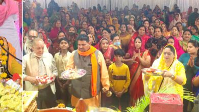 KHADI KE MANDIR ME AARTI KARTE 2