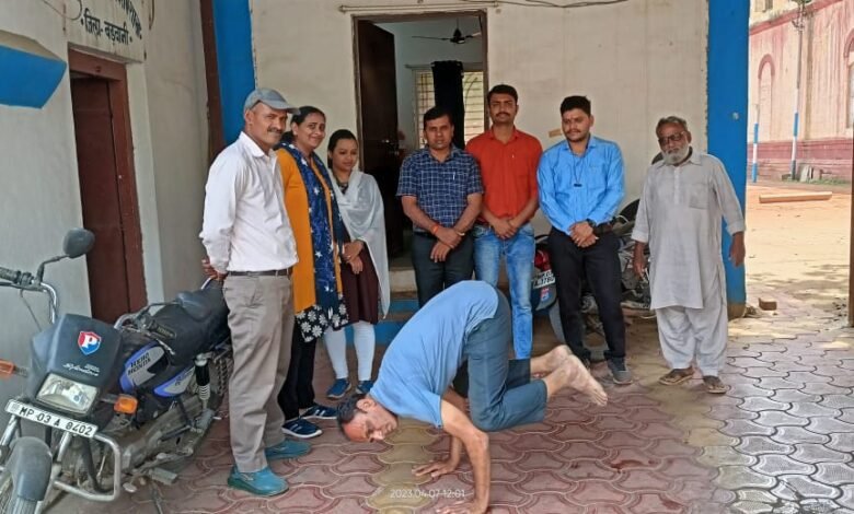 घुटने के दर्द से बचना है और स्वस्थ रहना है तो भारतीय जीवनशैली अपनाएं, पाचन तंत्र ठीक रखने के लिए योग करे- योग गुरू सोनी 1 IMG 20230408 WA0002