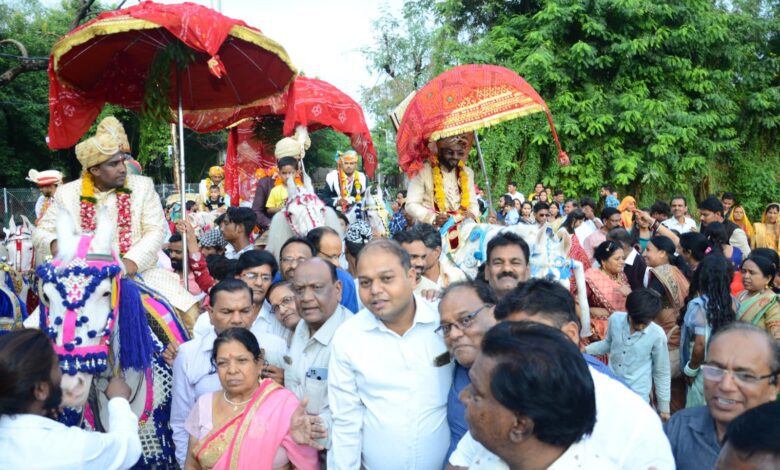 इंदौर महानगर अग्रवाल समाज की मेजबानी में हुआ सामूहिक विवाह का आयोजन 1 MAHANAGAR AGRWAL SAMAJ SAMUHIK VIVAH 01