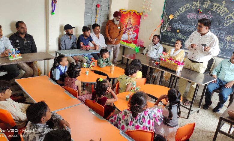 बड़वाह में सीएम राइज कन्या शाला की प्राथमिक शाला में मनाया गया प्रवेश उत्सव 1 IMG 20230701 WA0034