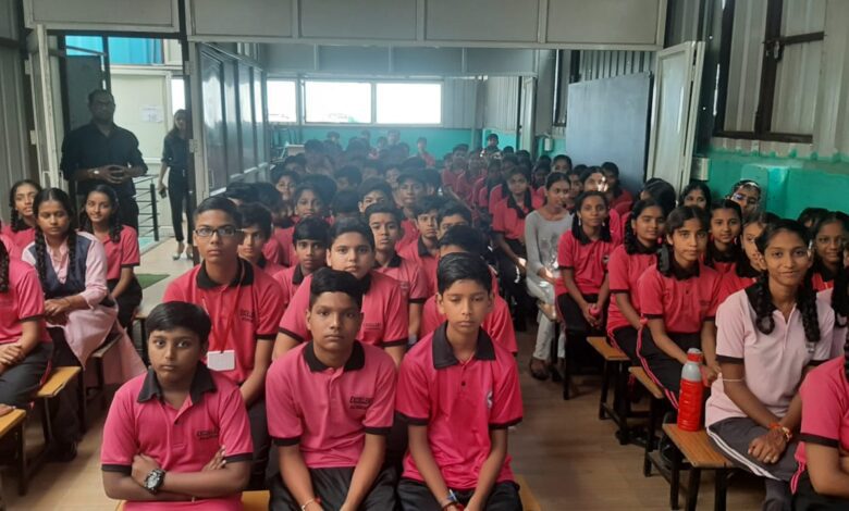 एक्सीलेंट एकेडमी स्कूल में लगाई, इंदौर पुलिस की टीम ने साइबर पाठशाला 1 IMG 20230902 WA0028