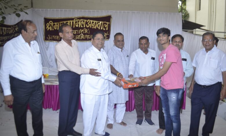 मालवा मील अग्रवाल पंचायत के अग्रसेन जयंती महोत्सव के विजेताओं को पुरस्कार 1 MALVA MAIL AGRWAL PANCHAYAT1