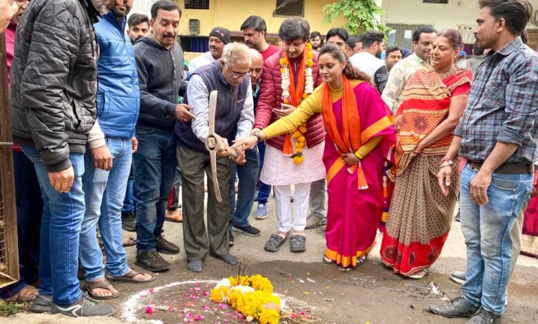 क्षेत्र 1 के वार्ड क्र 3 की जनता का आभार व्यक्त करने पहुंचे आकाश कैलाश विजयवर्गीय। 1 IMG 20240105 WA0006