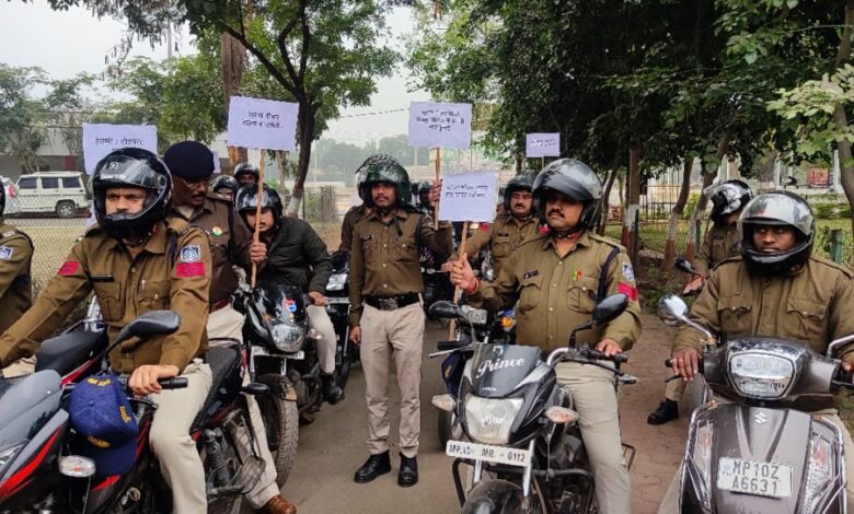 खरगोन में पुलिस विभाग ने चलाया सड़क सुरक्षा सप्ताह 1 IMG 20240111 WA0009
