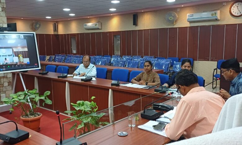 बड़वानी; राजस्व महाअभियान में राजस्व अधिकारी करे अधिक से अधिक प्रकरणों का निराकरण- कलेक्टर डॉ फटिंग 1 16badwani 02