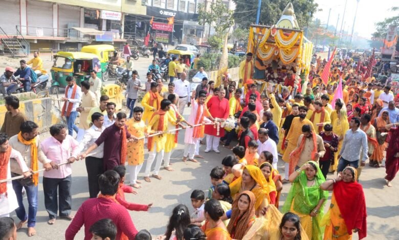 भव्य रथयात्रा के साथ खाटूश्याम मंदिर मालवीय नगर के वार्षिकोत्सव का रंगारंग शुभारंभ 1 IMG 20240214 WA0047