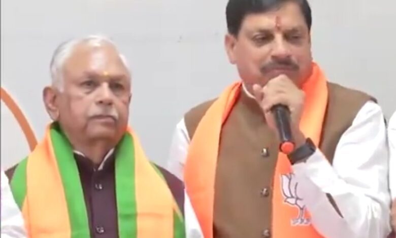 मप्र में कांग्रेस को बड़ा झटका, पूर्व केंद्रीय मंत्री सुरेश पचौरी, गजेंद्र सिंह राजूखेड़ी व इंदौर के दो विधायक शुक्ला व पटेल भाजपा में हुए शामिल 1 20240309 105429
