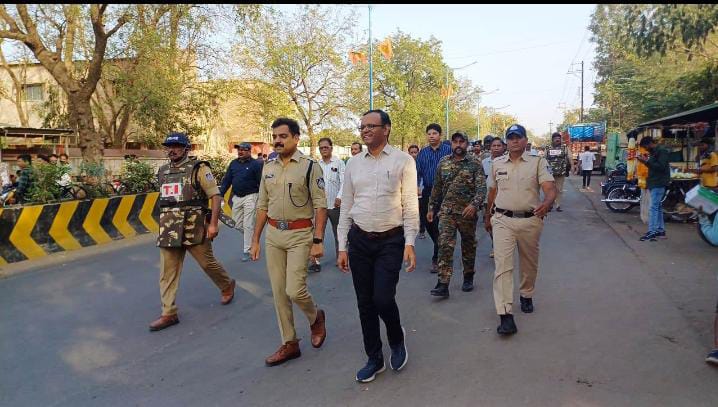 बड़वानी; लोकसभा निर्वाचन; 2024 जिला दंडाधिकारी एवं पुलिस अधीक्षक ने बड़वानी शहर में निकाला फ्लैग मार्च, वीडियो देखे, क्या बोले कलेक्टर फटिंग 1 IMG 20240316 WA0101