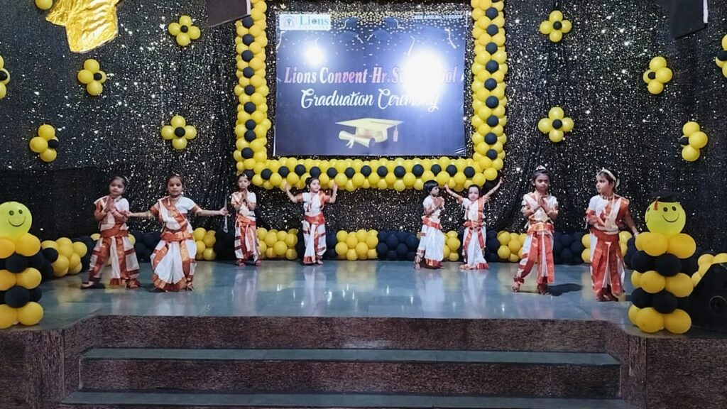 शैक्षणिक सत्र 2023-24 के समापन पर ग्रेजुएशन सेरेमनी संपन्न 2 IMG 20240328 WA0074