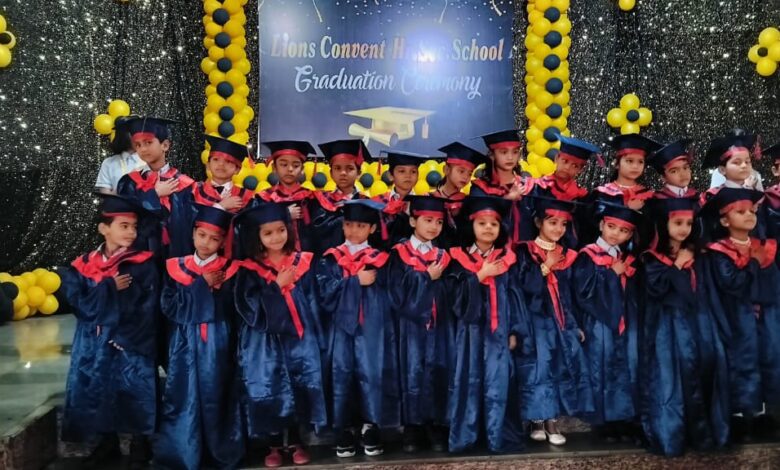 शैक्षणिक सत्र 2023-24 के समापन पर ग्रेजुएशन सेरेमनी संपन्न 1 IMG 20240328 WA0075