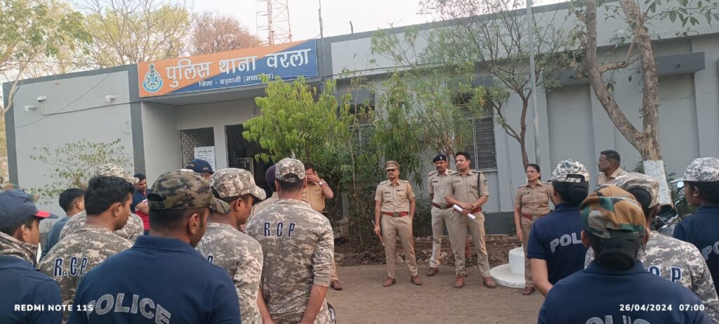 दो राज्यों के तीन जिलों के 100 पुलिसकर्मीयों की उमर्टी में संयुक्त दबिश, लंबे समय से फरार 2 कुख्यात आरोपी पकड़े 2 26badwani 05