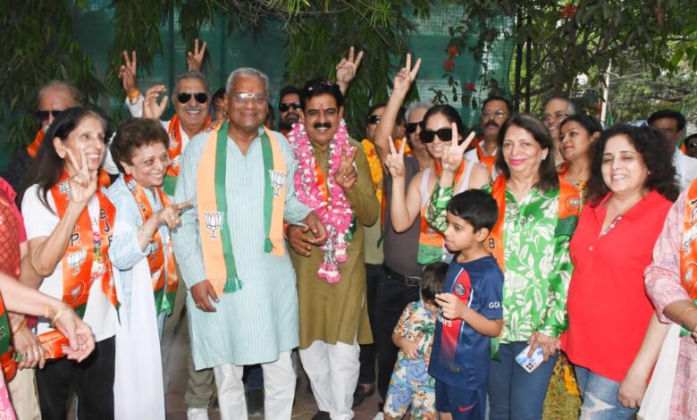 भाजपा लोकसभा उम्मीदवार शंकर लालवानी ने विधानसभा पांच में किया जनसंपर्क 1 IMG 20240427 WA0004