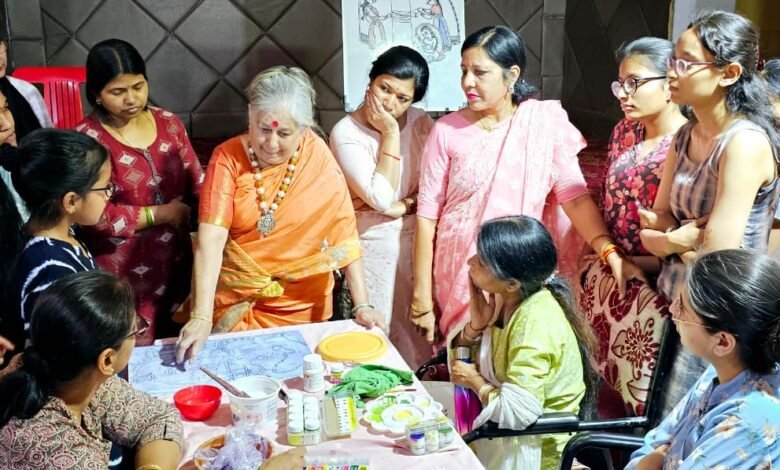 आर्ट कैंप में मधुबनी चित्रकारी से कंटेम्प्ररी आर्ट बनाना सिखाया 1 IMG 20240506 WA0034