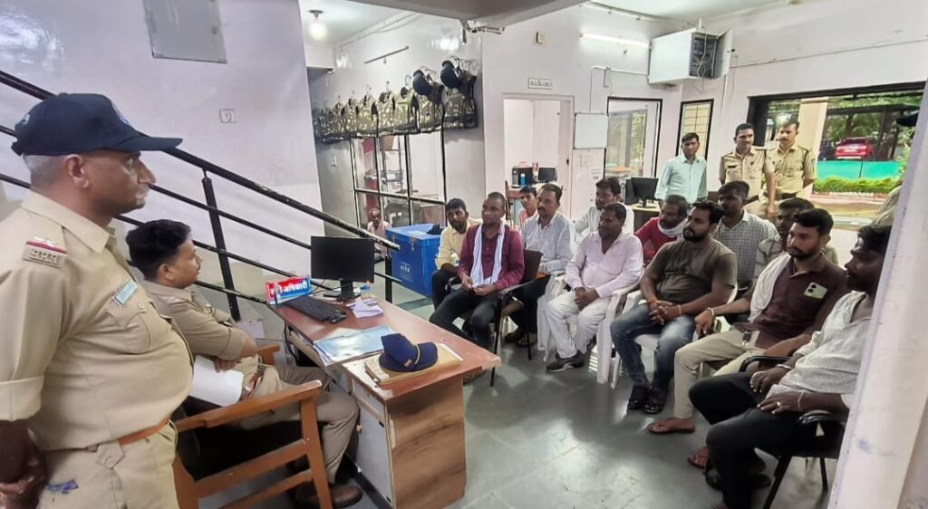 बड़वाह। सिरलाय की शराब दूकान में 64 हजार रुपए की चोरी, सीसीटीवी में कैद हुए चोर... 3 IMG 20240614 WA0022