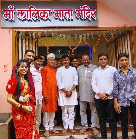 चाचरिया में शिव परिवार, श्री इच्छापूर्ति हनुमान और शिव परिवार के साथ मां कालिका की हुई प्राण प्रतिष्ठा, भंडारा प्रसादी लेने उमड़े श्रद्धालु 3 WhatsApp Image 2024 07 13 at 17.35.43 52c1f509