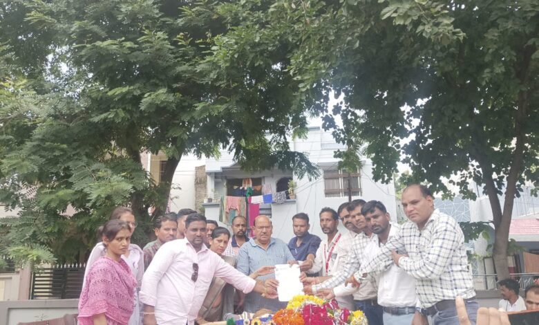 सेंधवा; मोबलाइजरों को सम्मानजनक वेतन 15 हजार रूपये दिया जाए, अजजा आयोग अध्यक्ष से की मांग 1 WhatsApp Image 2024 07 14 at 17.44.07 19272652