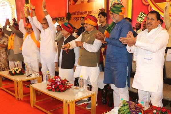 MP NEWS मुख्यमंत्री डॉ.यादव ने एक करोड़ 29 लाख लाड़ली बहनों के खाते में अंतरित किये 1897 करोड़ रूपये 1 CM 10 24