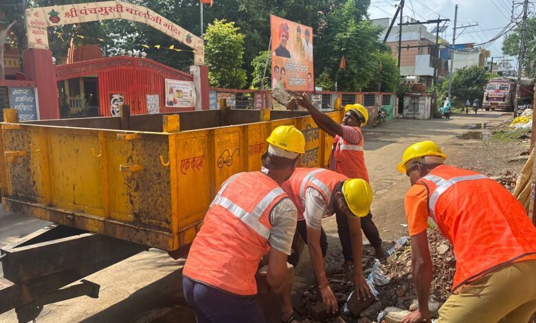 बड़वाह। नगर पालिका बड़वाह द्वारा एक दिवसीय अभियान में सी एंड डी वेस्ट हटाया गया, चालान बनाए, 1 IMG 20240831 WA0066