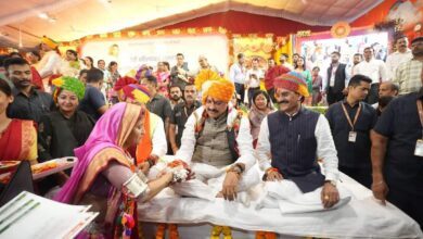 मुख्यमंत्री डॉ. मोहन यादव को बड़वानी नगर पालिका अध्यक्ष ने बांधा रक्षासूत्र 7 WhatsApp Image 2024 08 13 at 18.09.10 942c45d0