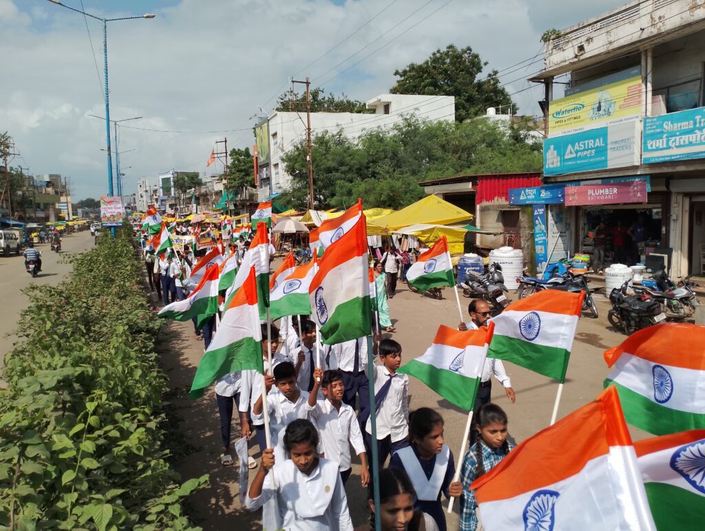 सेंधवा में नपा ने निकाली तिरंगा यात्रा, नपा अध्यक्ष ने जनता से की घर पर राष्ट्रीय ध्वज फहराने की अपील की 2 WhatsApp Image 2024 08 14 at 16.43.42 4b1ba941