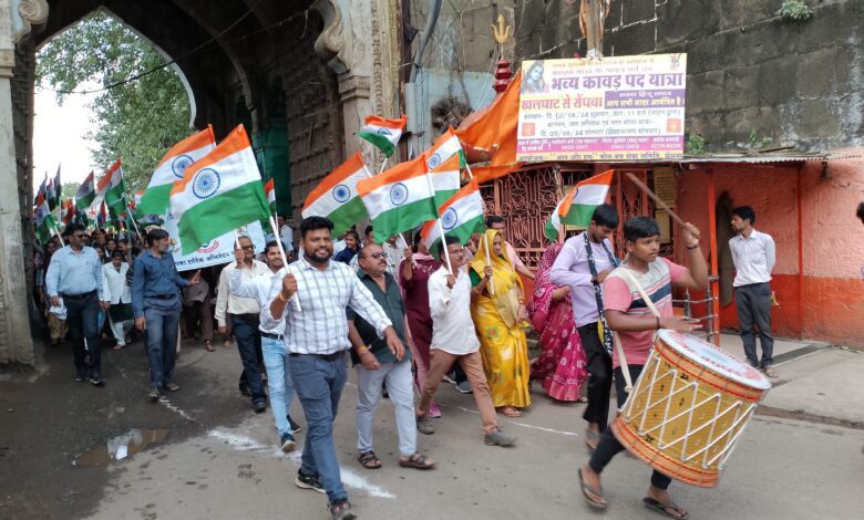 सेंधवा में नपा ने निकाली तिरंगा यात्रा, नपा अध्यक्ष ने जनता से की घर पर राष्ट्रीय ध्वज फहराने की अपील की 1 WhatsApp Image 2024 08 14 at 16.43.57 d8e7fedd
