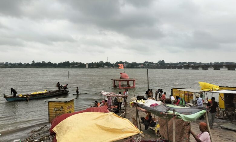 बड़वाह। ओंकारेश्वर डैम के 18 गेटों से दस हजार क्यूमेक्स छोड़ा जा रहा पानी, नर्मदा में स्नान एवं नौका संचालन पर लगाया प्रतिबंध,, 1 IMG 20240912 WA0007