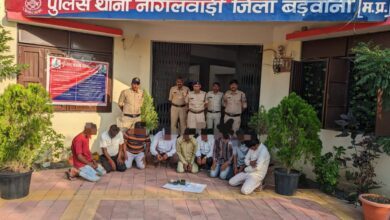 सेंधवा; नागलवाड़ी पुलिस ने जुआ खेलते 9 आरोपियों को पकड़ा, नगदी व मोबाइल जब्त। 6 0c5fa15d 63a6 4de8 9d27 b4dacab64d88
