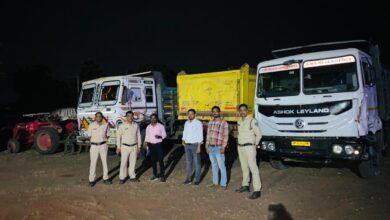 3 डंपर एवं 3 ट्रेक्टर ट्रॉली रेत का अवैध उत्खनन कर परिवहन करने पर जब्ती की कार्रवाई 6 06