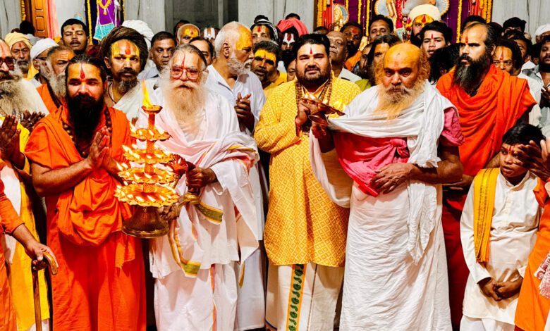 हंसदास मठ पर रणछोड़जी, टीकमजी एवं पंचमुखी हनुमानजी का सजा पुष्प बंगला 1 IMG 20241115 WA0004