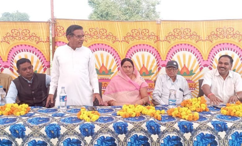 जोबट विधानसभा क्षेत्र में विकास कार्य की सौग़ात, कांग्रेस विधायक पटेल ने किया 7 लाख 77हज़ार की लागत से विद्युत डीपी कार्य का लोकार्पण 1 IMG 20241116 WA0118