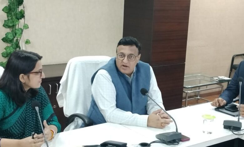 अपर मुख्य सचिव ऊर्जा नीरज मंडलोई ने इंदौर की बिजली कंपनी के कार्यों की समीक्षा 1 IMG 20241124 WA0058 1