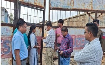 कृषि, राजस्व एवं पुलिस विभाग के संयुक्त दल द्वारा फेक्ट्री को सील कर उर्वरक फेक्ट्री मालिक के विरूद्ध दर्ज कराई एफआईआर 2 1