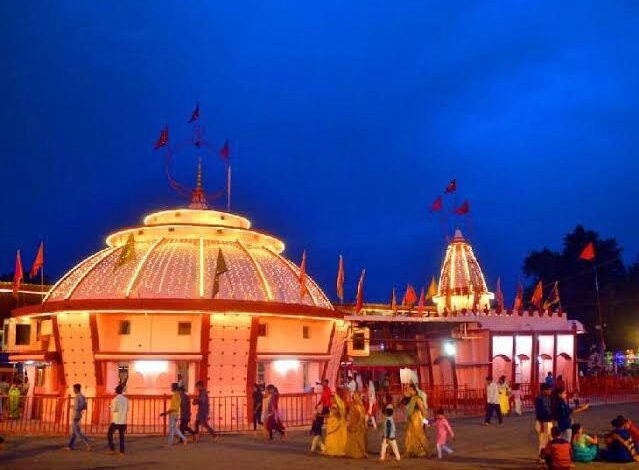 दादाजी धाम पर बड़े दादाजी की बरसी पर समाधि पर गंगाजल पंचामृत से स्नान मालिश के साथ रात्रि में होंगे आयोजन 1 IMG 20241212 WA0083