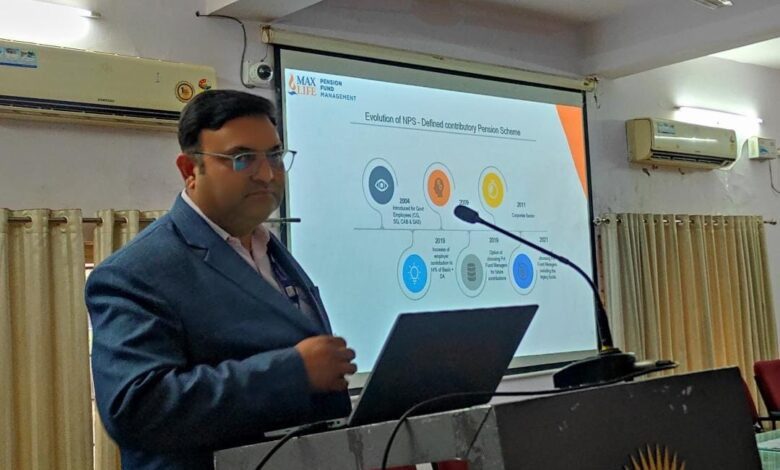 कार्यशाला में बिजली का कार्मिकों को बताई एनपीएस की खासियतें 1 IMG 20241224 WA0121