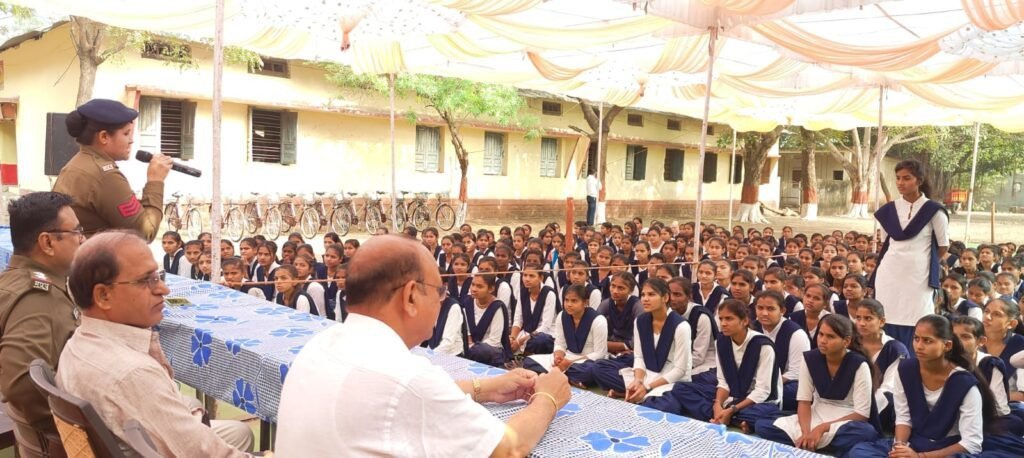 सबसे पहले काम है हम अपना करियर बनाएं 2 c32a0b41 f779 42dd ae9a e4b397b1c34a