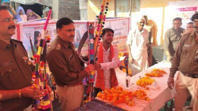 बड़वानी; ग्राम रोसमाल में ग्रामीणों से एसपी ने किया जन-संवाद, कानून की जानकारी देते हुए नशा मुक्ति के प्रति लोगों को जागृत किया, ग्रामीणों ने एसपी को तीर-कमान देकर स्वागत किया 16 d1692cd8 36cf 481f a5d4 b3d9a7bfef44