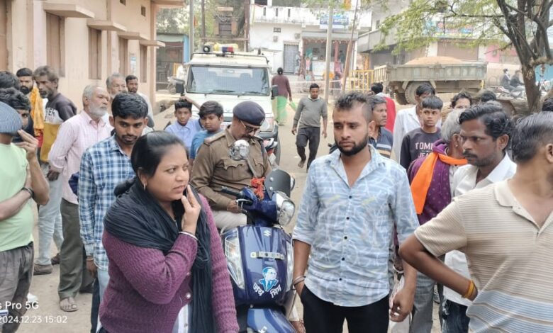 सेंधवा में कार्रवाई से हड़कंप; रहवासी क्षेत्र में घर को बनाया रसोई गैस सिलेंडर का गोडाउन, प्रशासन ने 62 सिलेंडर जब्त किए 1 f5bb5fb9 cbe2 4529 b8c9 41622cd5bdea
