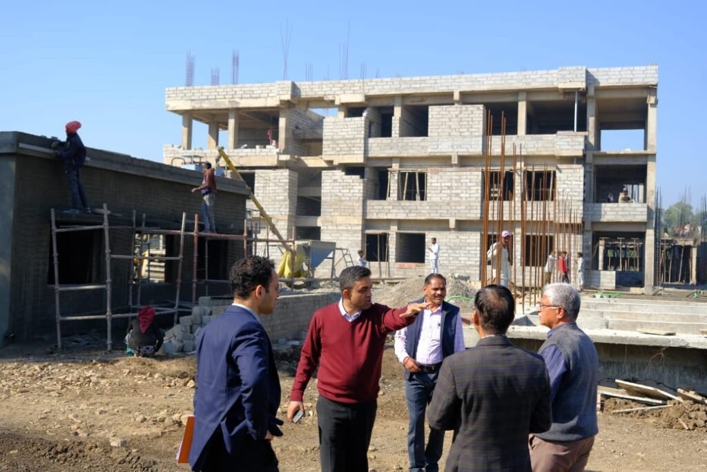 कलेक्टर प्रियंक मिश्रा ने किया निर्माणाधीन कलेक्टोरेट भवन का निरीक्षण, अधिकारियों से कहा गुणवत्ता पर विशेष फोकस रखें 2 f76b51dd 4c68 49c6 88ce df331eb3b506