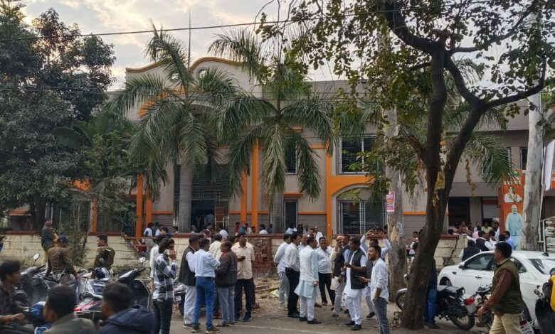 भोपाल। आज देर रात या कल जारी हो सकती है जिलाध्यक्ष की सूची, नेताओ में मची खलबली, अपने चहिते के लिए कुर्सी का जोर। 1 3cf69f0b d678 4da8 a601 c0d18f94f15c