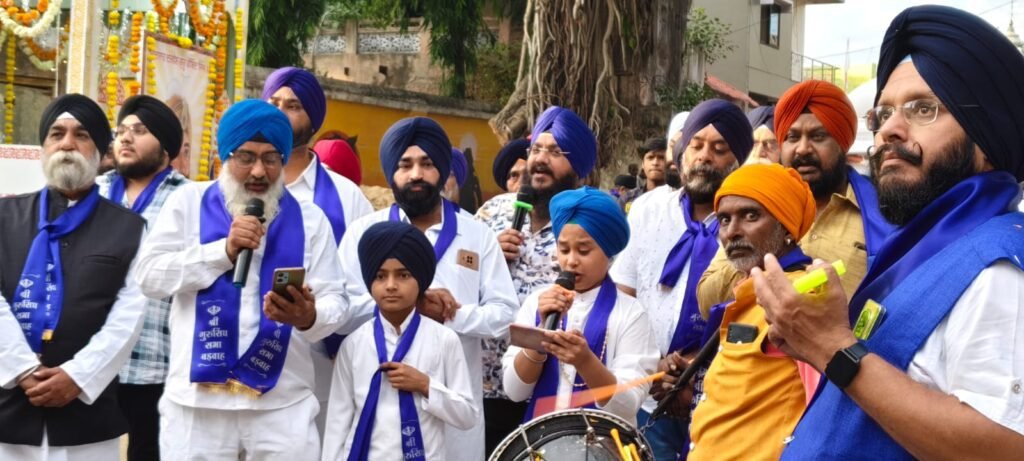 बड़वाह। गुरु गोविंद सिंह जी के प्रकाश पर्व के तहत निकला विशाल नगर कीर्तन... 2 IMG 20250105 WA0025