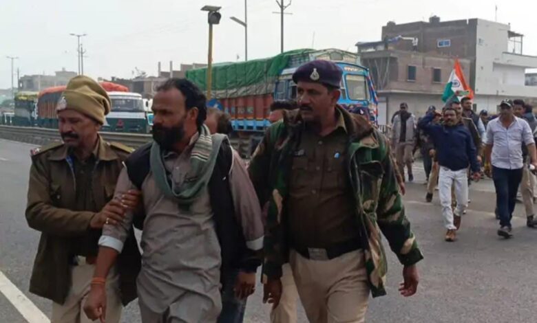 किसानों ने मांगों को लेकर की चक्काजाम की कोशिश: इंदौर-अहमदाबाद हाईवे पर भाकियू कार्यकर्ताओं को गिरफ्तार कर जेल भेजा। 1 IMG 20250116 WA0069 1