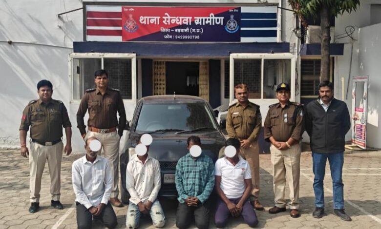 सेंधवा। बड़ी बिजासन माता मंदिर में चोरी करने वाले 10 हजार के ईनामी बदमाश बड़वानी पुलिस की गिरफ्त में 1 a05052f1 6931 45ed b736 95f7c62ad366