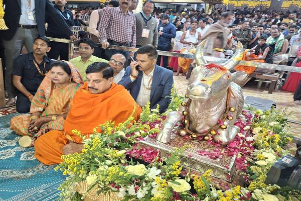 मुख्यमंत्री डॉ. यादव ने महाशिवरात्रि पर सपत्नीक भगवान महाकाल की पूजा कर अभिषेक किया 1 sr cm