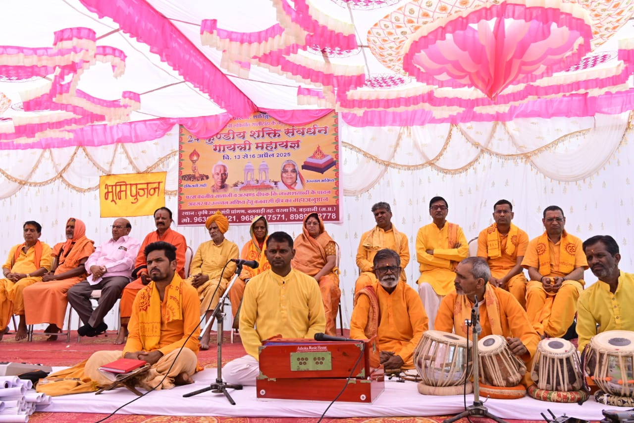 सेंधवा। गायत्री परिवार लोगों में व्याप्त व्यसन व बुराइयों को दूर कर जनचेतना जागृत कर रहा है- आर्य 4 1e42cd77 575e 47d1 a1c9 1688ab4d1075