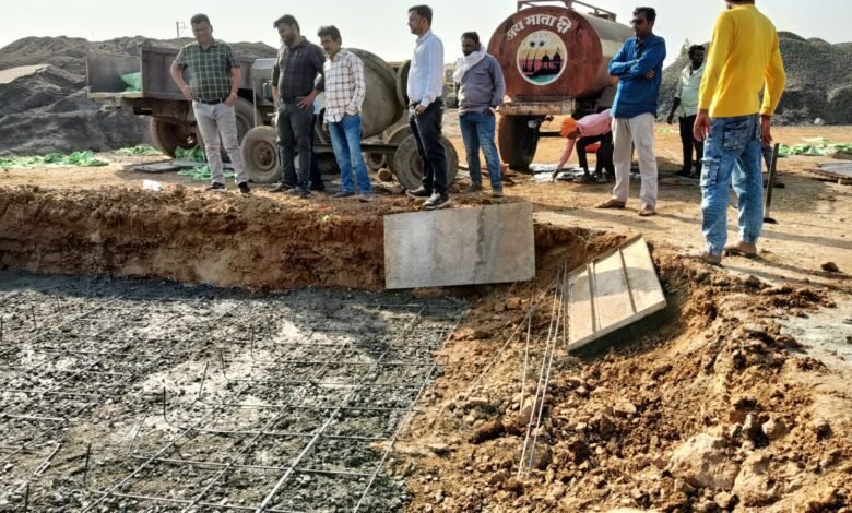 सीसी रोड निर्माणकार्य की गति धीमी, सीएमओ ने नाराजगी जताते हुए जल्द सीसी निर्माण शुरू करने के निर्देश दिए 1 3f8544c7 f6bb 4636 9c0f 7d4ead4142ca